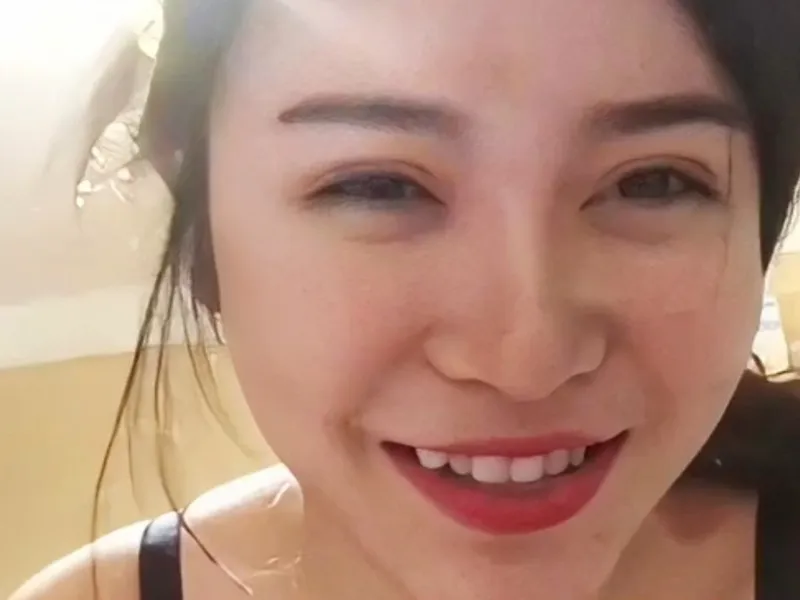 Dì cháu lâu lâu mới gặp nhau đi ăn mà cháu bắt mút cây hàng ăn chuối